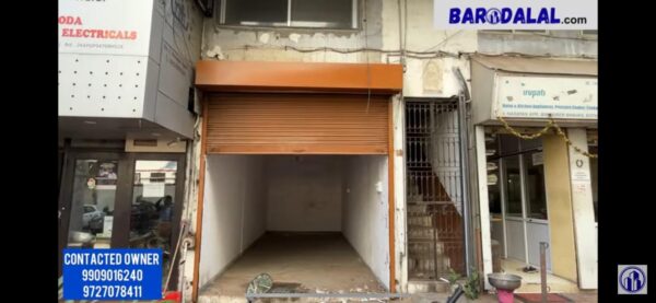 Shop for sale or rent in vadodara kothi  char rasta