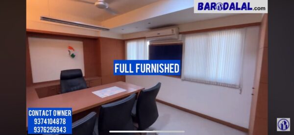 Office for rent in vadodara sayajigunj yashkamal building