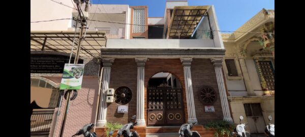 Building for sale in vadodara raopura mama ni pod
