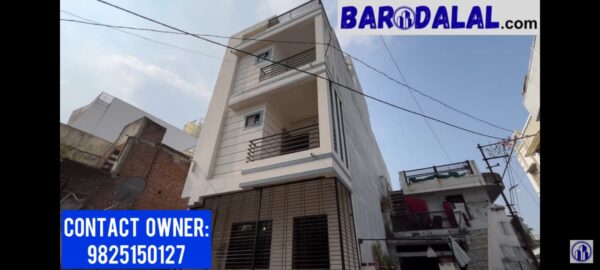 Semi furnished 3bhk tenament for rent in vadodara, shubhanpura, patel faliya