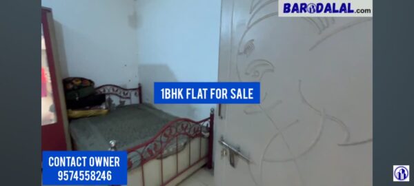Semi furnished 1bhk flat for sale in Vadodara, mandvi, opposite kalyan prasad haveli